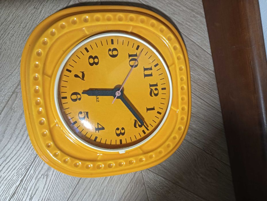 Zegar ceramiczny żółty wiszący
