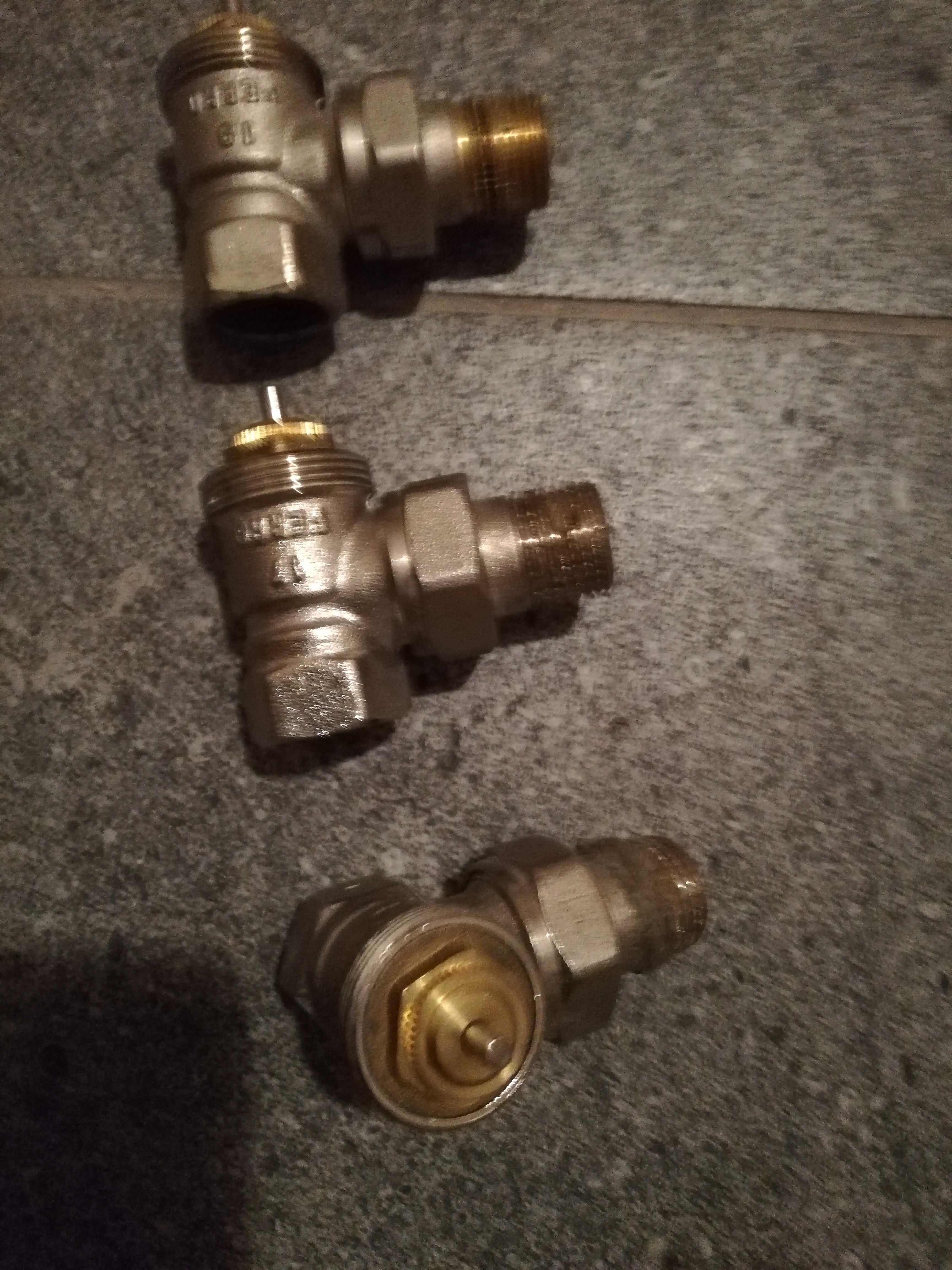 Głowice termostatyczne Ferro z zaworami termostatyczny kątowymi 1/2