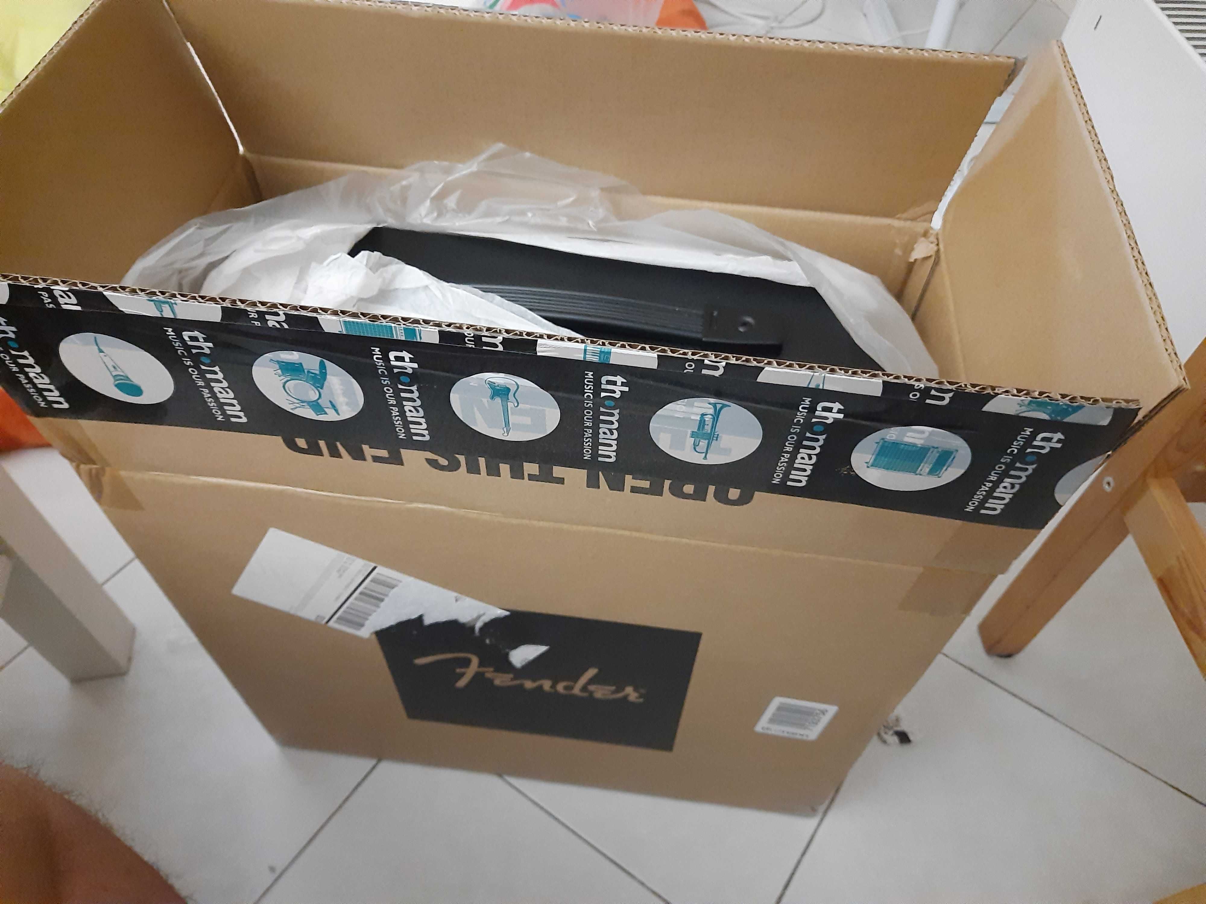 AMPLIFICADOR Fender Mustang I V.2 + FOOT SWITCH DA FENDER