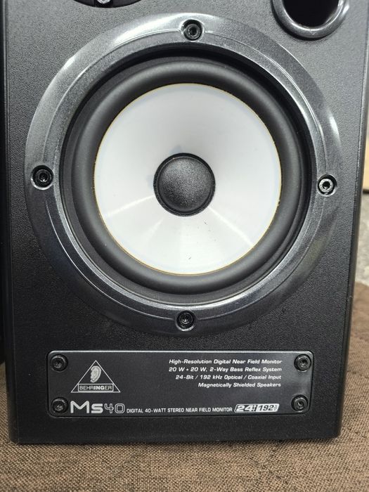 Monitory studyjne Behringer MS 40