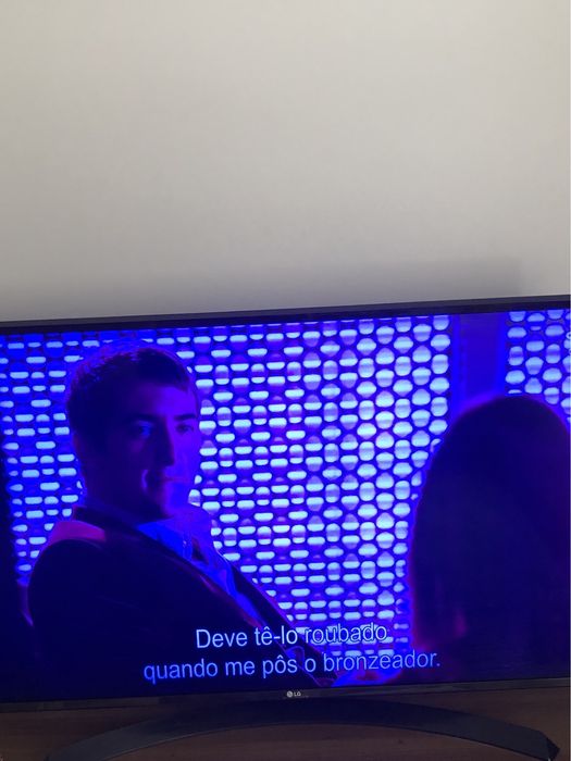 Televisao tananho. 97 cm largo usada