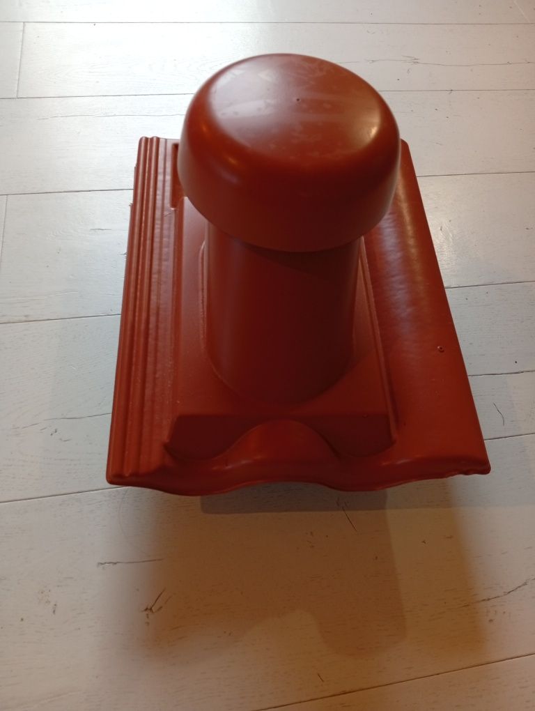 Okrągły odpowietrznik sanitarny z rurą izolacyjną Ø110 mm i adapterem