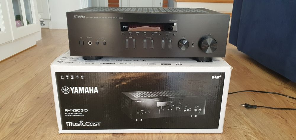 Amplituner sieciowy Yamaha R-N303d