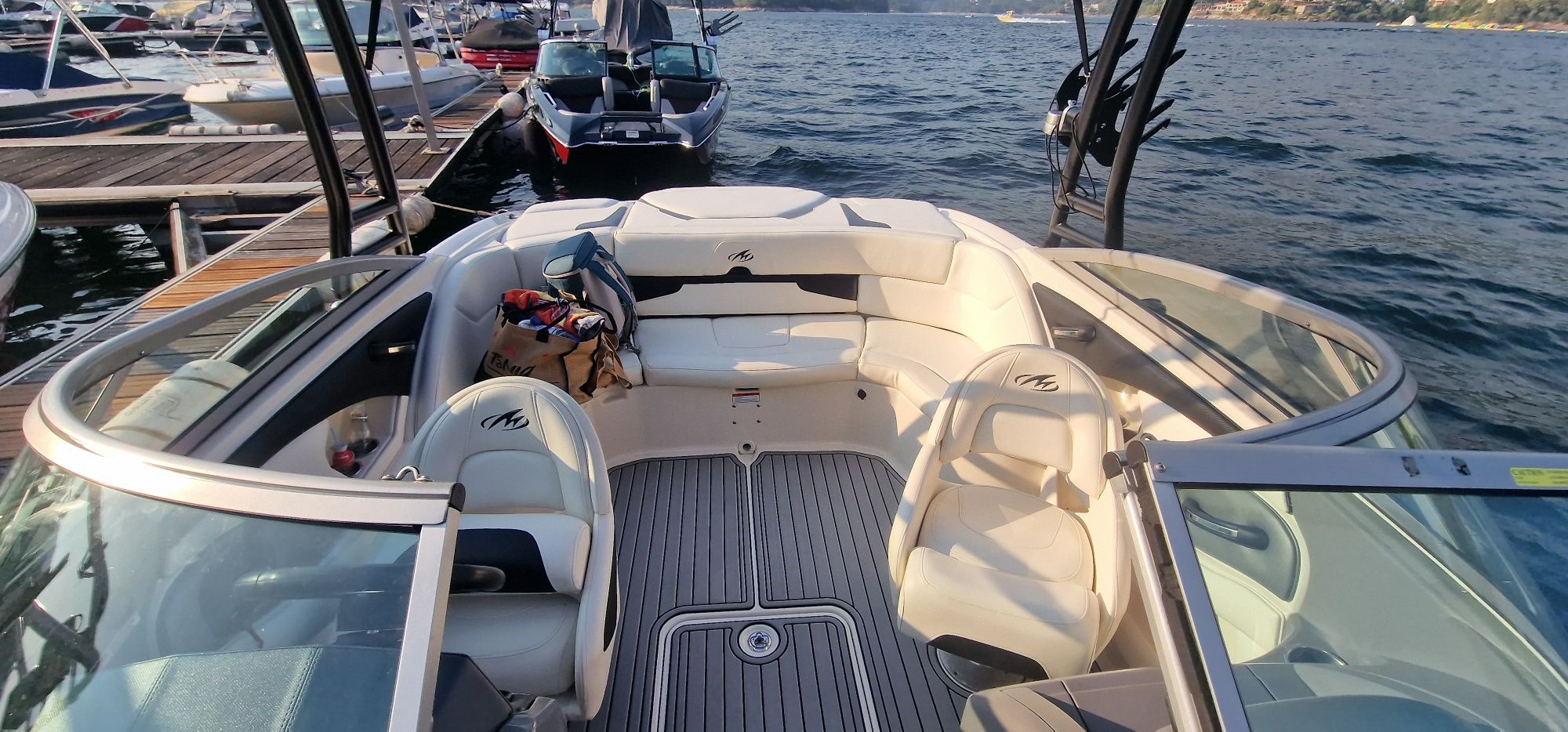 Monterey 224 FS 2011