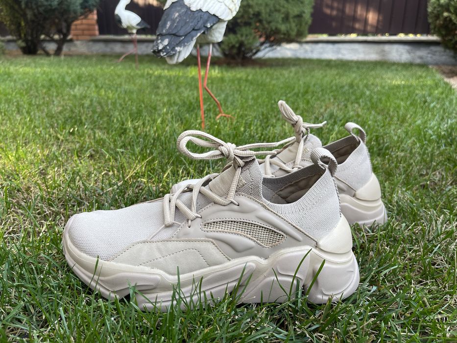 Чоловічі кросівки ZARA