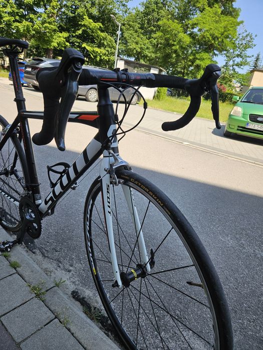 Scott Speedster 20 – Shimano Tiagra (2x10)

Sportowy rower szosowy na