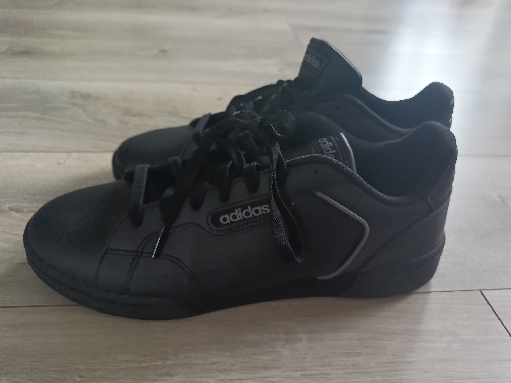 Buty Adidas ROGUERA SHOES buty sportowe trampki 43