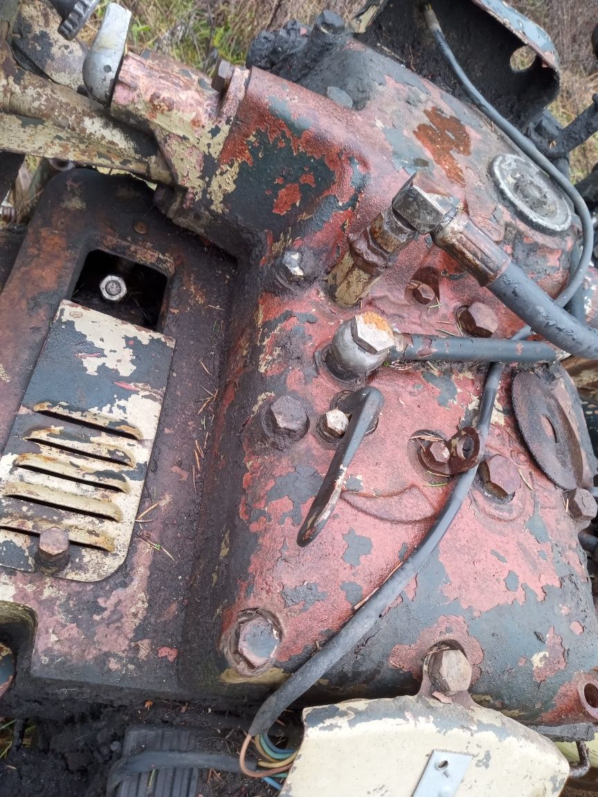 Podnośnik Zetor Ursus C-360 obudowa korpus podnośnika ramiona most