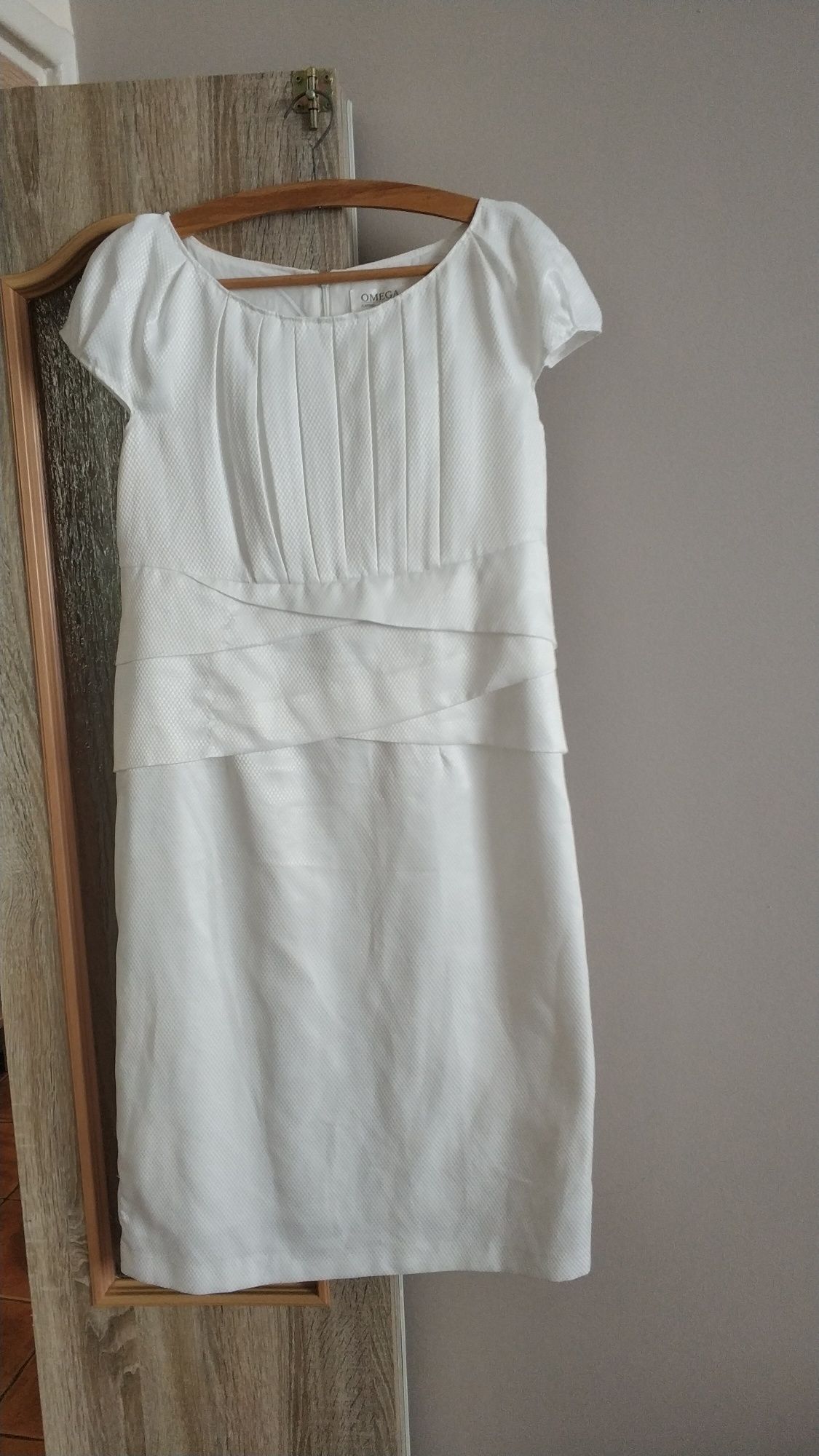 Sukienka biała rozmiar42/44( z vistkozy
