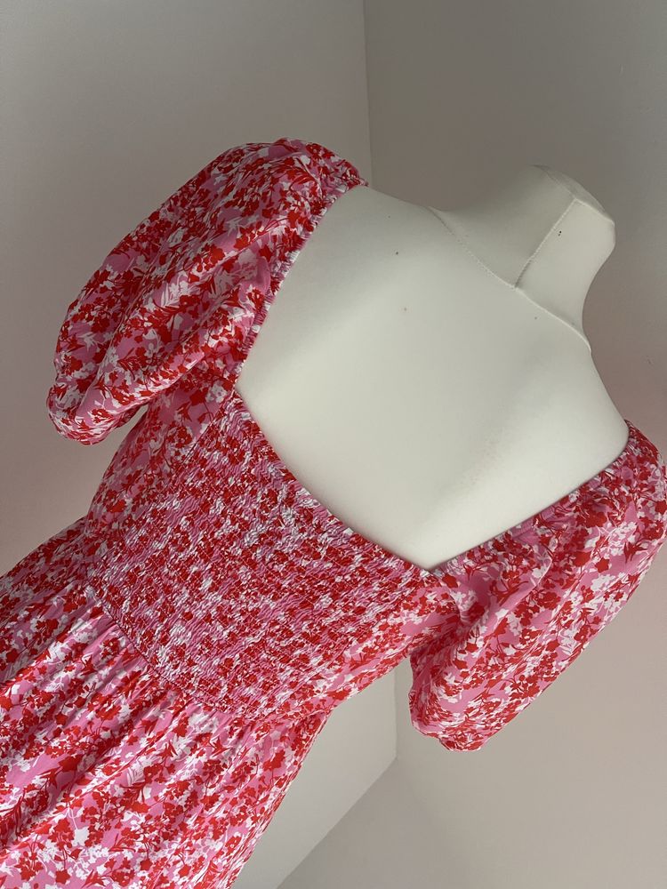 Sukienka z wiskozy różowa w czerwono białe kwiaty Dunnes r.S
