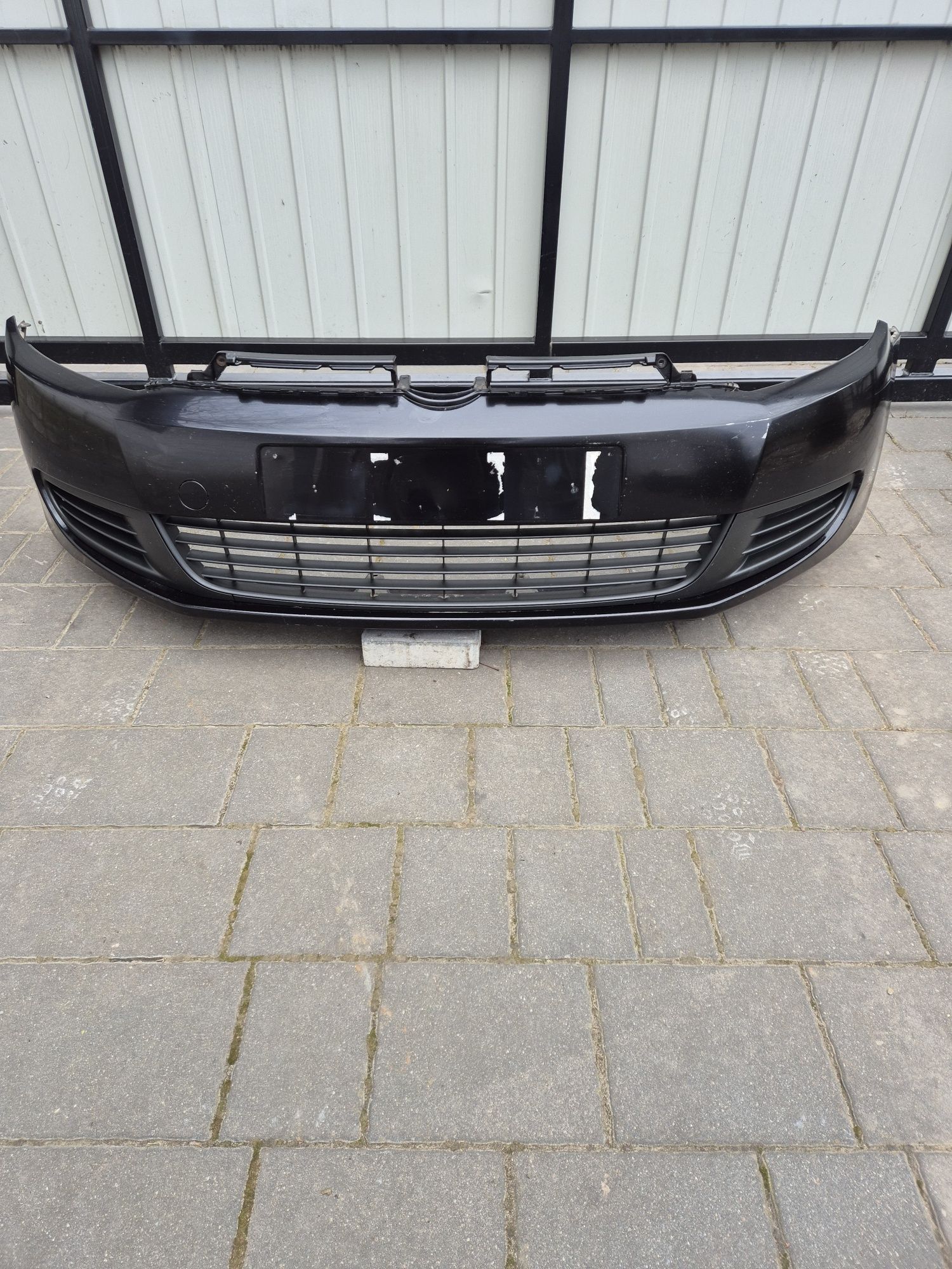 Zderzak przód przedni VW Golf VI rok 09 kod lak LC9X