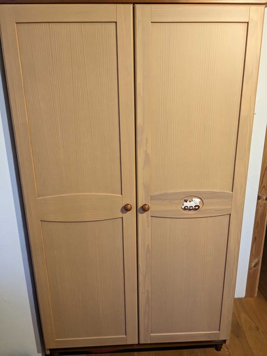 Szafa, komoda dziecięca Trama