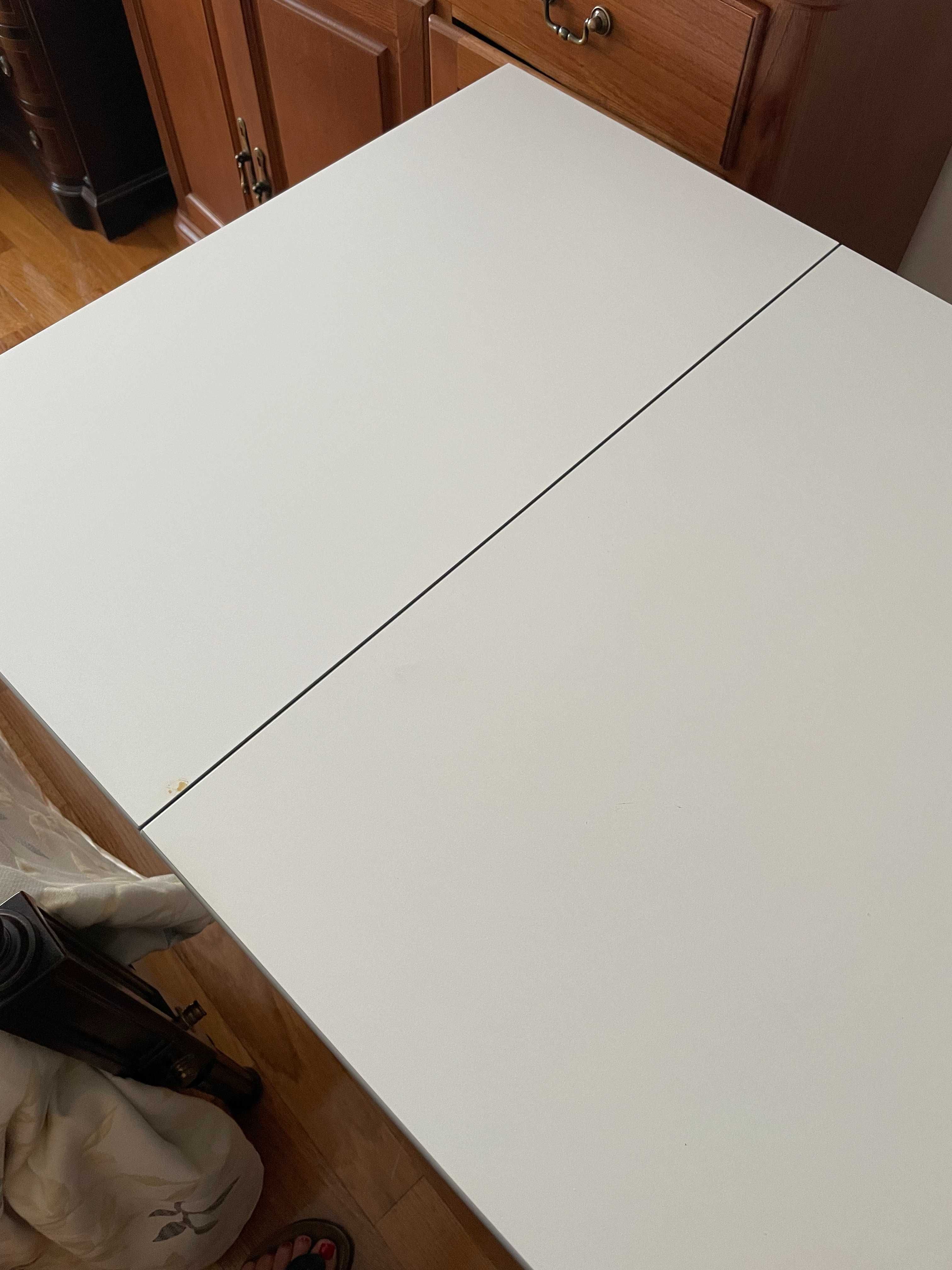 Mesa de cozinha extensível com bancos e cadeiras
