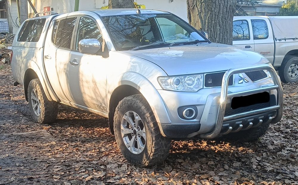 Mitsubishi L200, правий руль