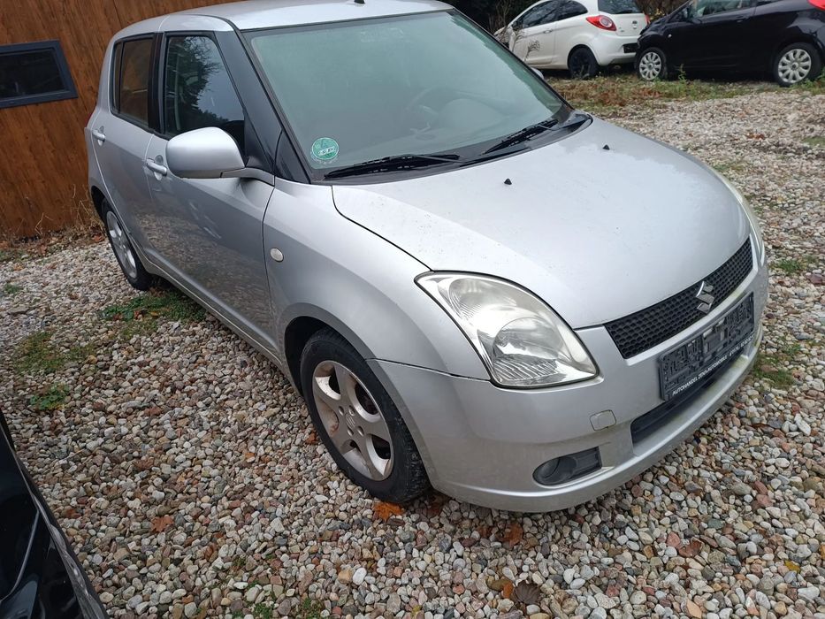 Suzuki Swift Automat 5 drzwi,odpalanie bezkluczykowe,klimatyzacja,niski przebieg