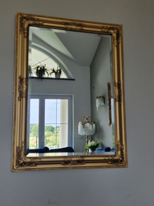 Lustro ścienne w stylu barokowym