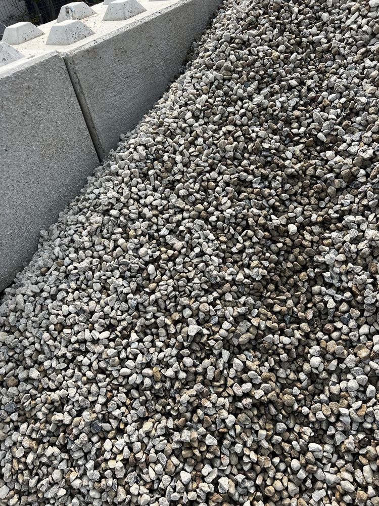 Kamien lamany 16-32 plukany kliniec naturalny kruszony