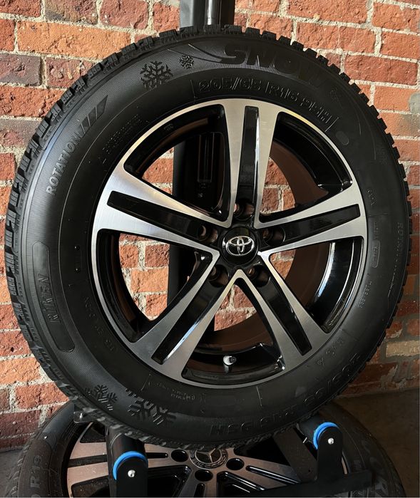 Koła Zimowe 16 Toyota Yaris Cross 205/65R16 Goodyear Nowe Czujniki