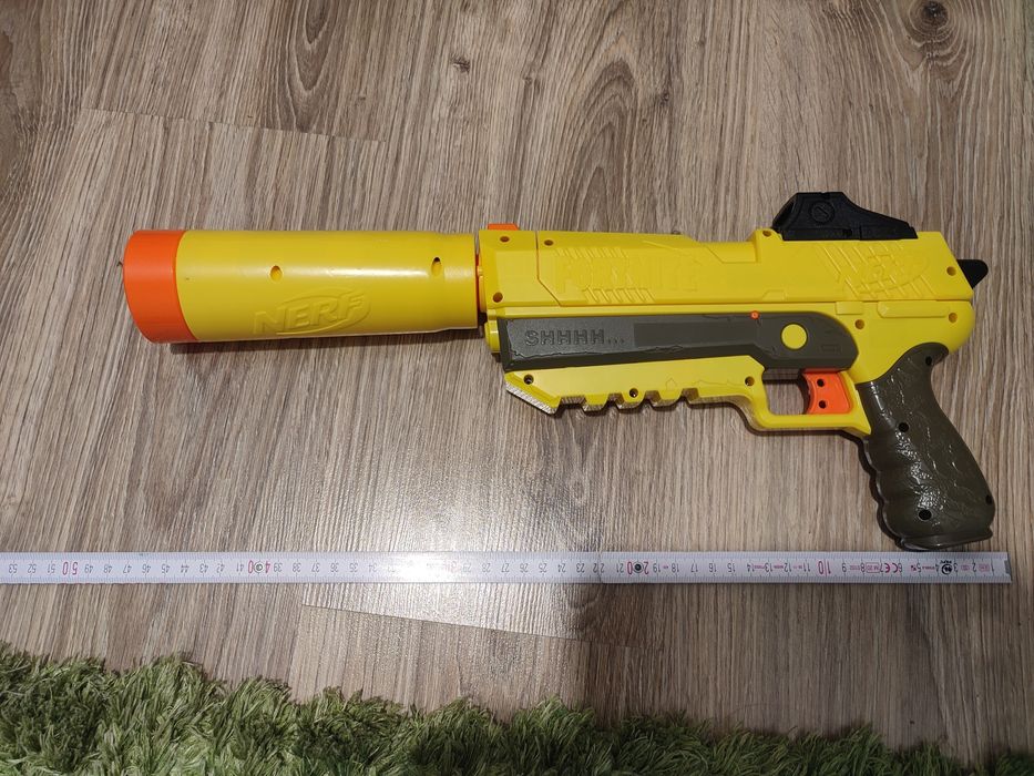 Pistolet Fortnite Nerf plus strzałki.