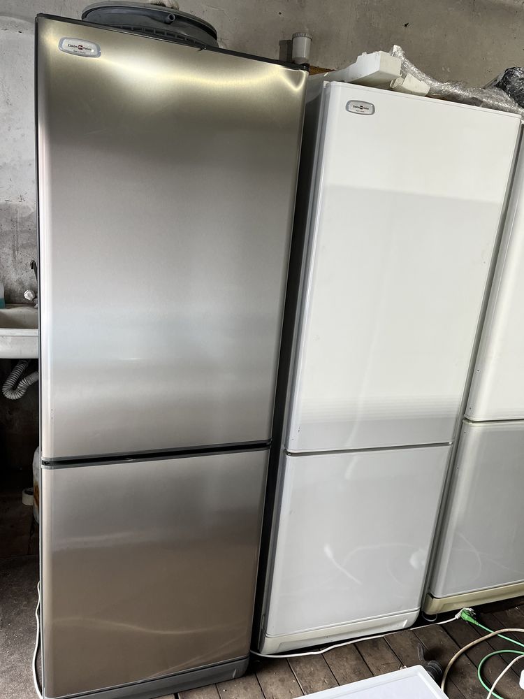 Холодильник з морозильною камерою Electrolux Siemens Bosch Samsung