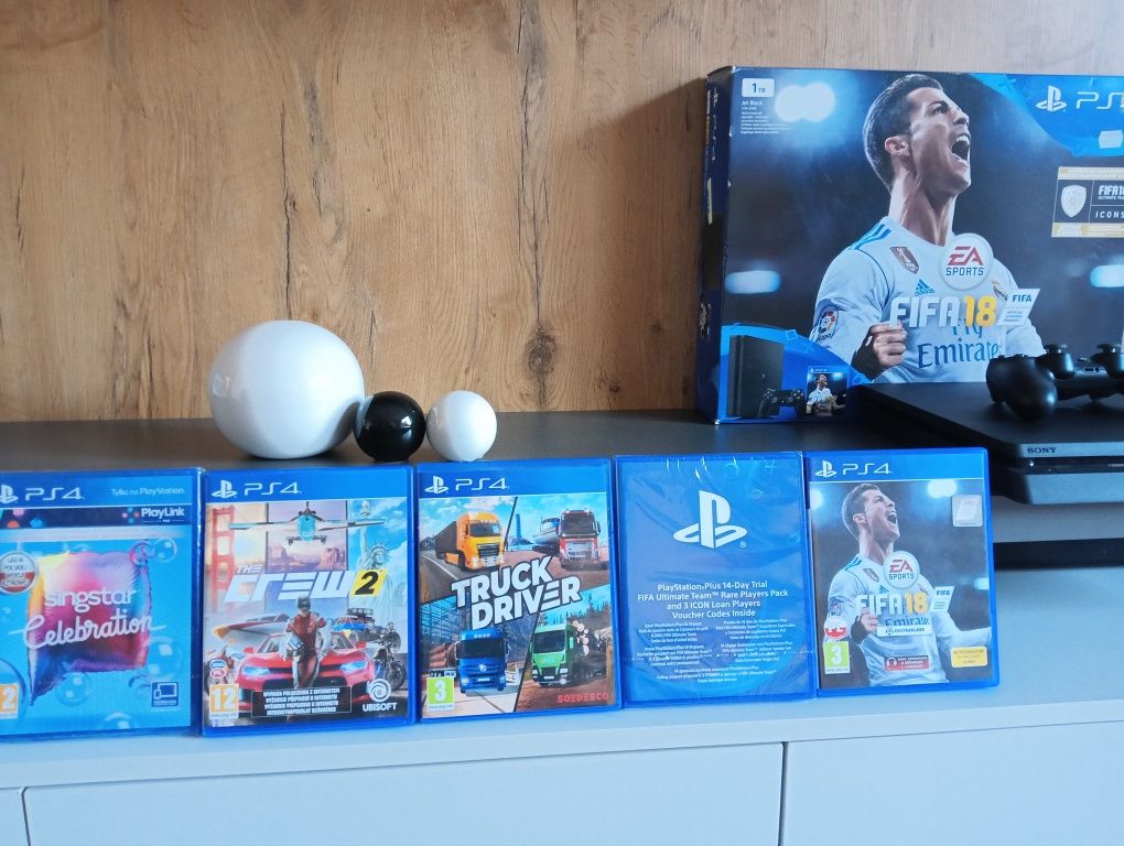 Konsola PlayStation 4