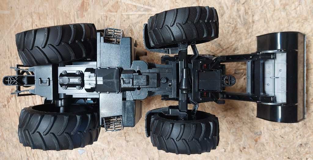 Bruder 2046 Traktor Massey Ferguson z przczepą 182