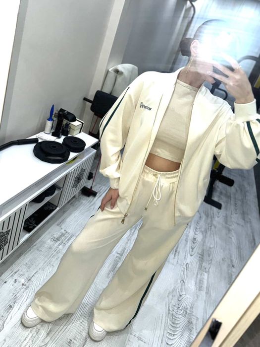 Стильний спортивний костюм