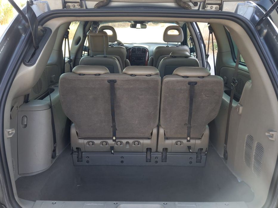 Chrysler Voyager com motor 2.7 diesel 60.000 km
