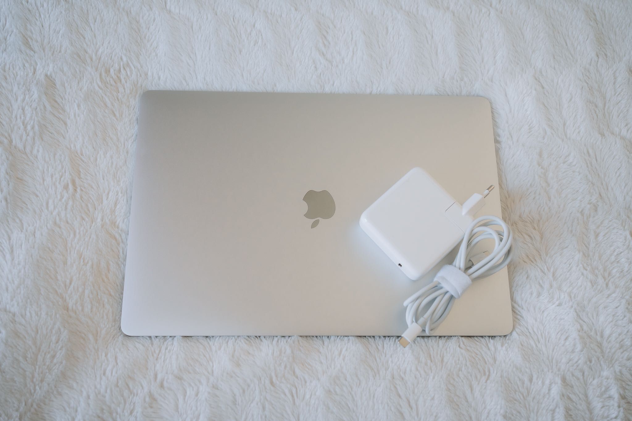 MacBook Pro A2141 Silver i7 9750H 16GB DDR4 512GB SSD 174 c. jak nowy