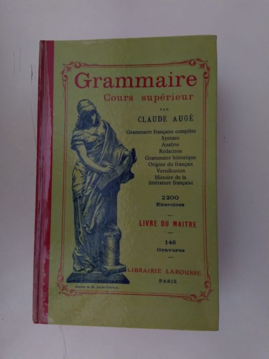 Livro Escolar . . .
