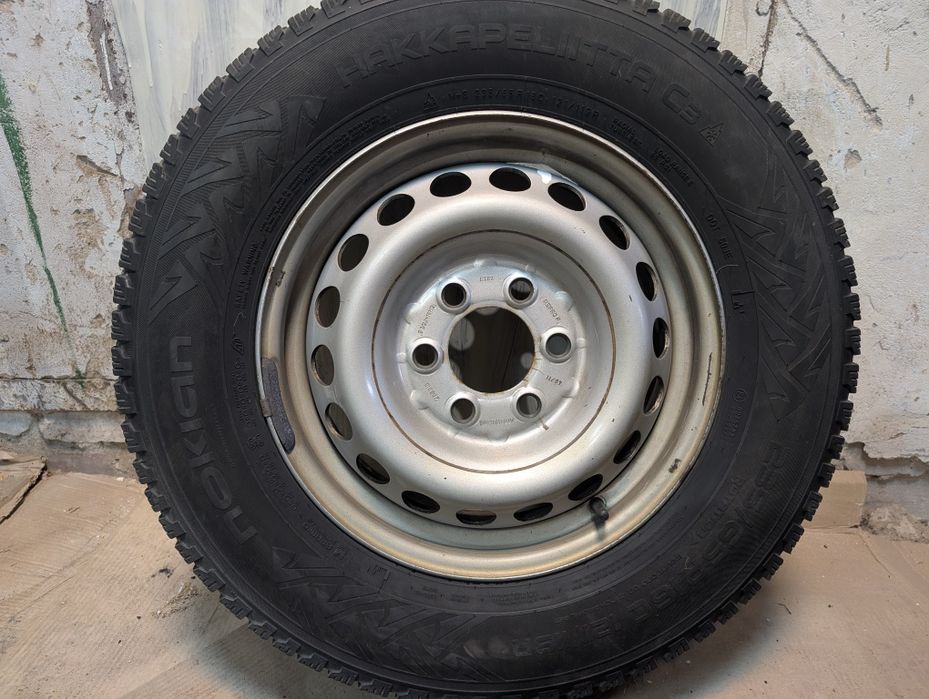 Шини з диском 4шт Nokian 235/65R16