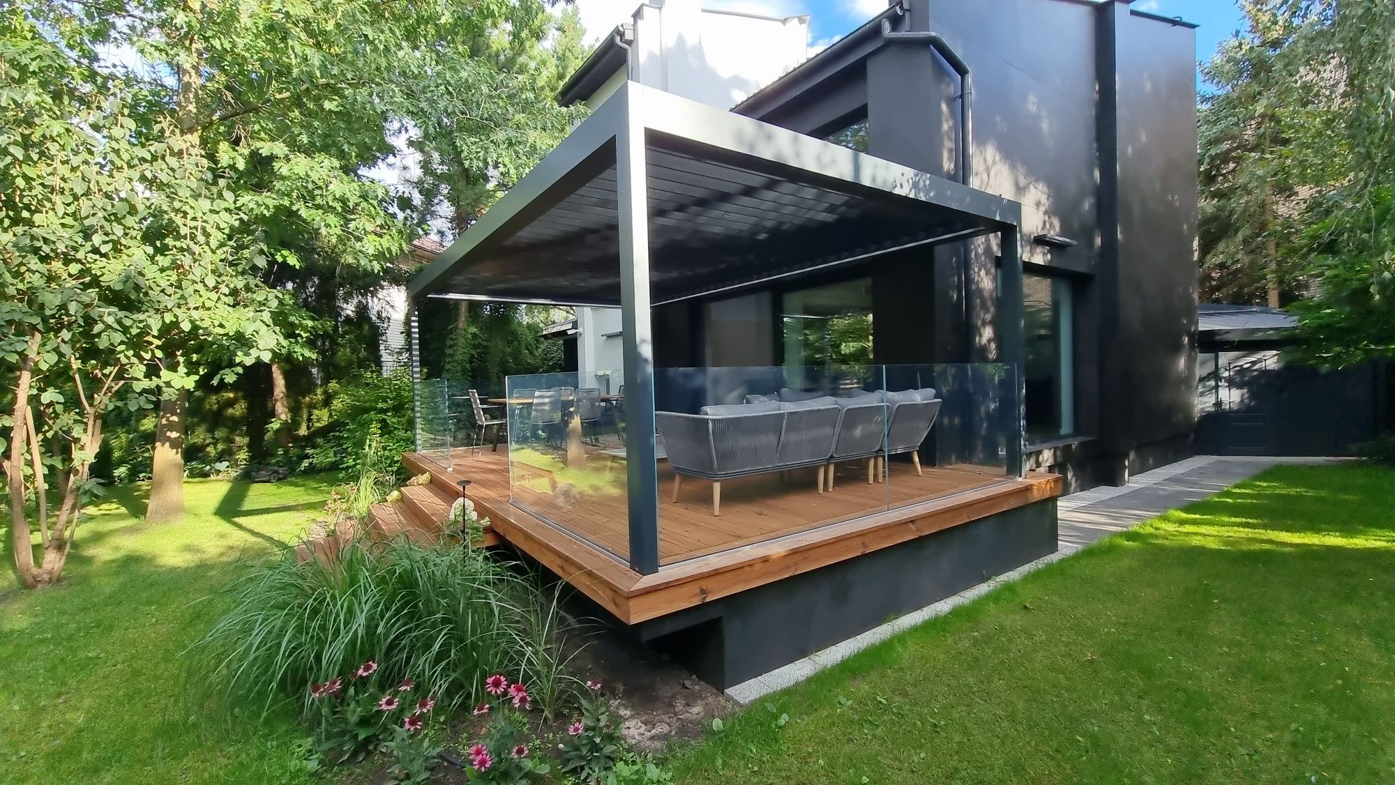 Pergola z dachem i Zipami