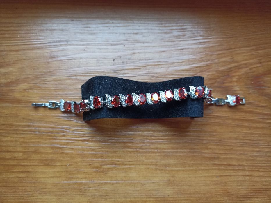 Браслет червоний гарний   без дефектів