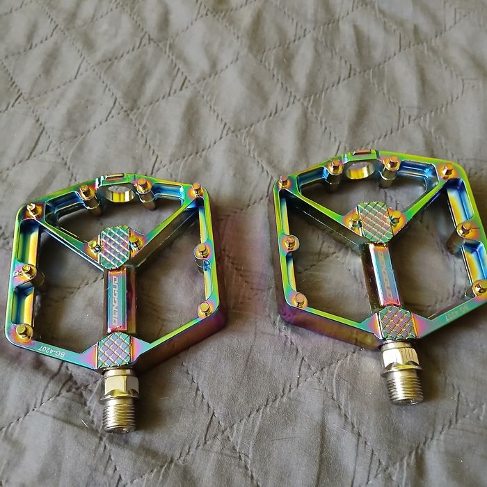 Sprzedam pedały platformowe z pinami