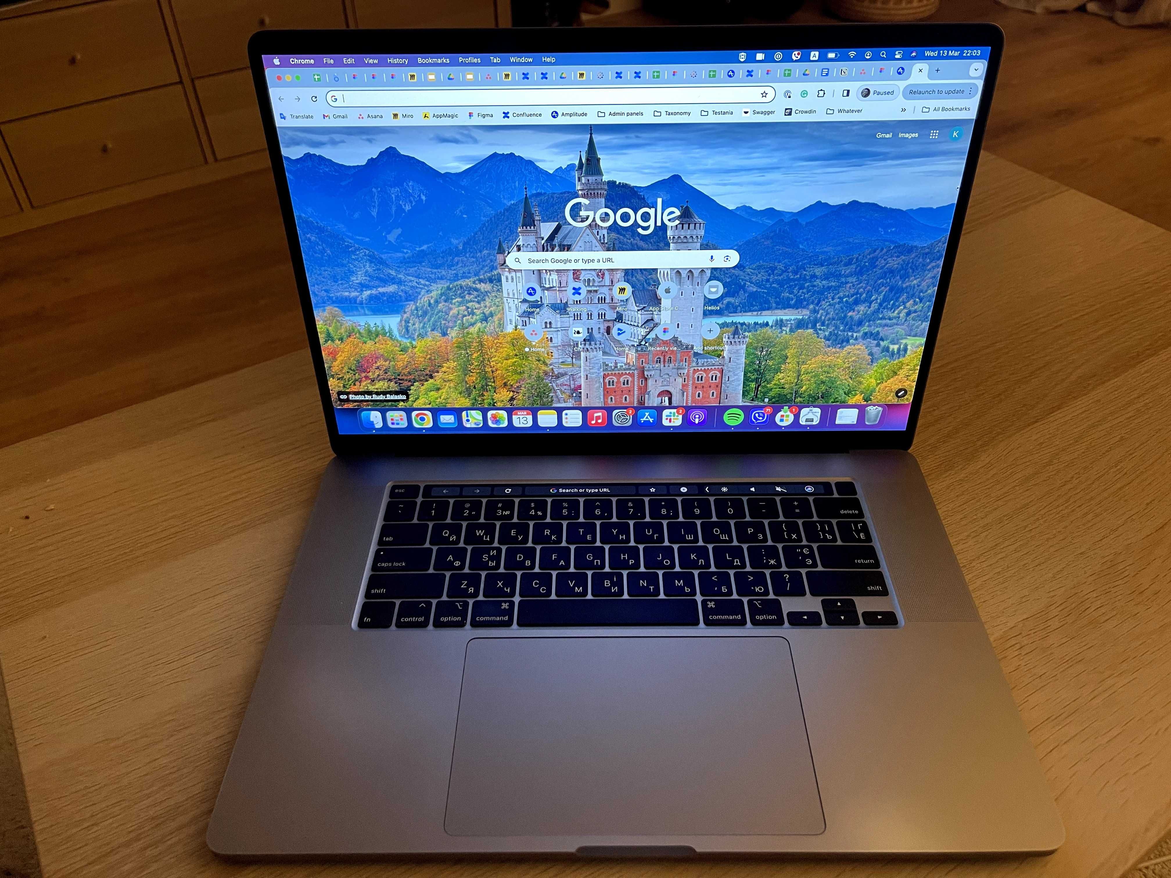 MacBook Pro 2019 (Retina 16'', Touch Bar, 2.3GHz 8-core I9, 16GB)