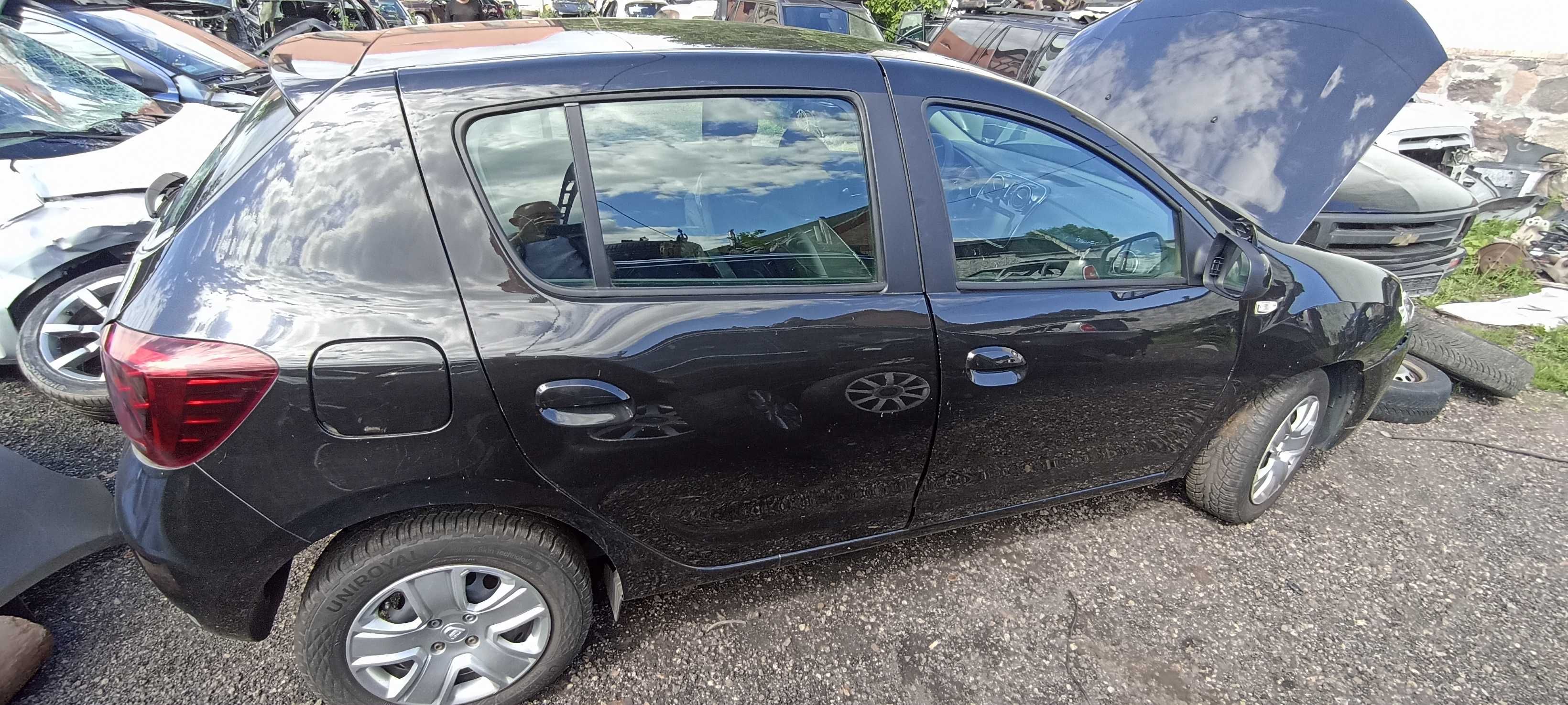 dacia sandero II 0.9 tce h4bb410 lak nv676 samochód na części
