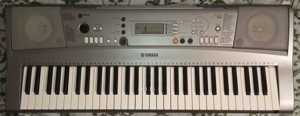 Синтезатор Yamaha E303 у відмінному стані