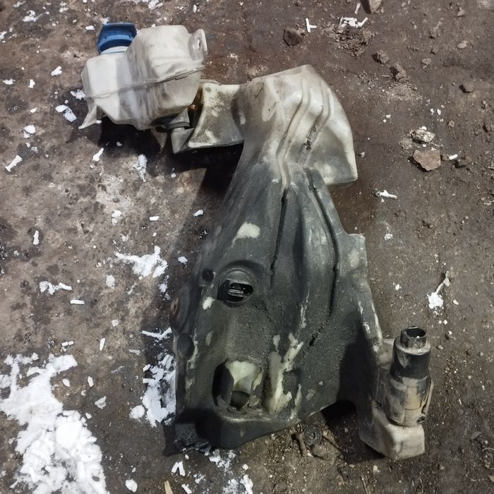Audi a4 b7 zbiorniczek spryskiwaczy pod xenon