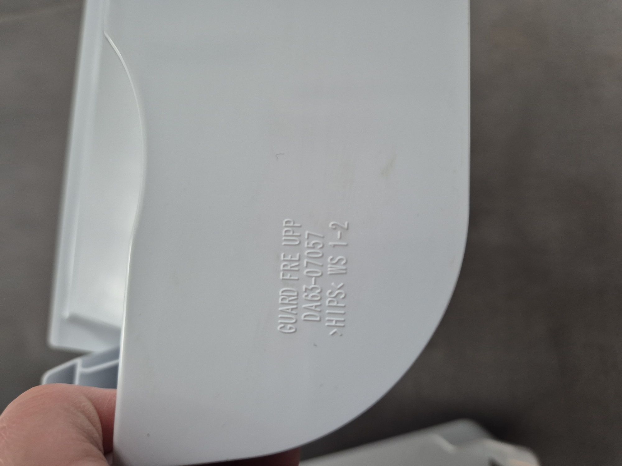 dwie półki do lodówko zamrażarki side by side Samsung RS7687FHCBCL
Pół