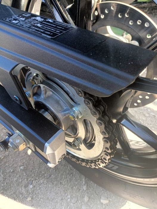 Suzuki V-Strom 650 de 2020, com 5600km.