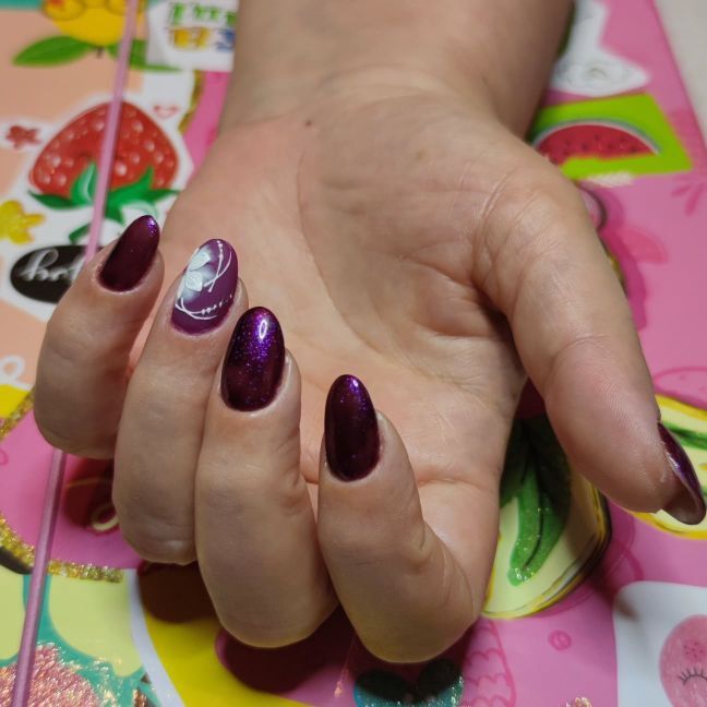 Мастер маникюра,