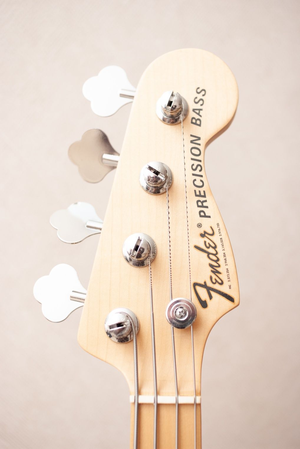 Бас гитара Precision Bass Custom