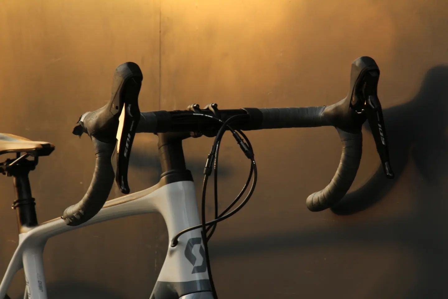 Шосейний велосипед Scott Addict 20 Disc Carbon