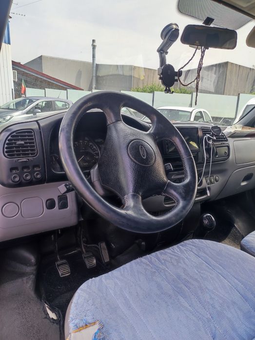 Carrinha Ford Transit ano 2000, adaptada a campervan | 7 Lugares