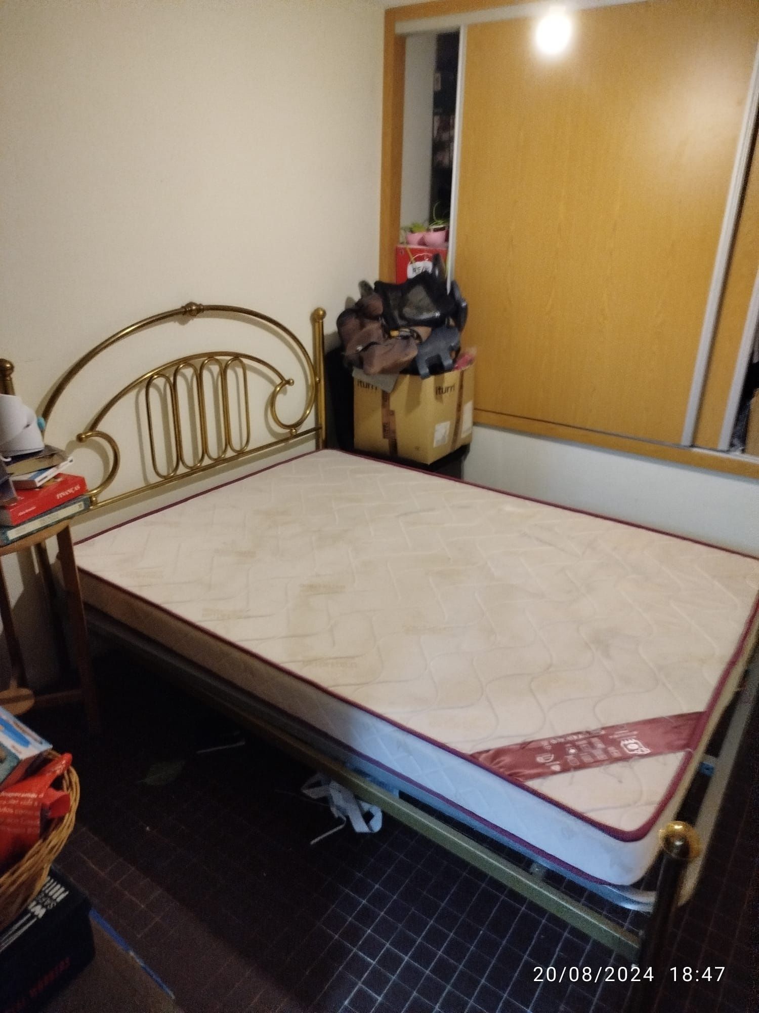 Cama ferro dourado(reservado até 16/09)