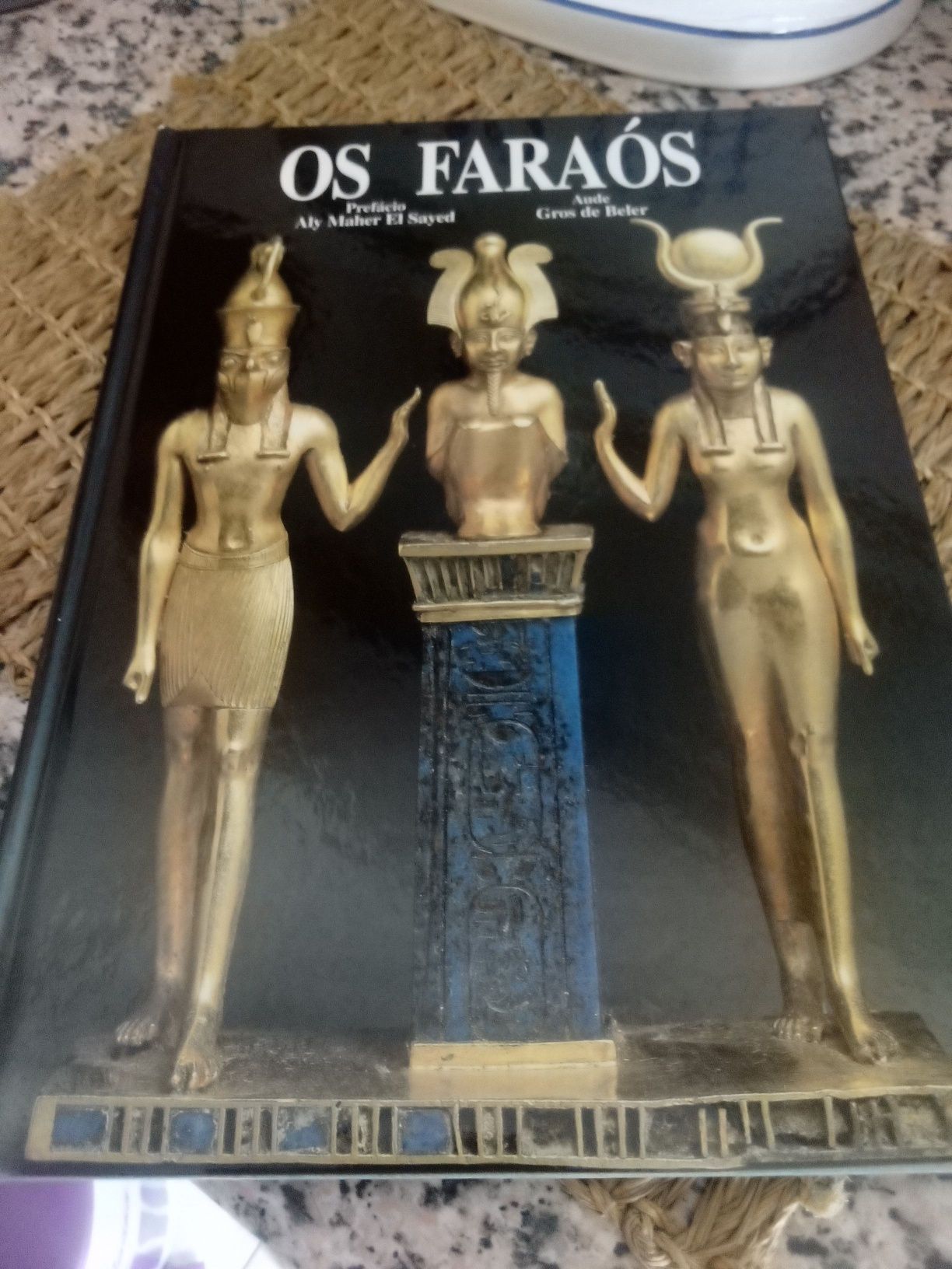 Livro  Os Faraós