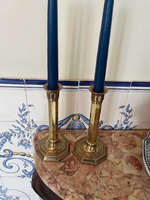 Castiçais em latão