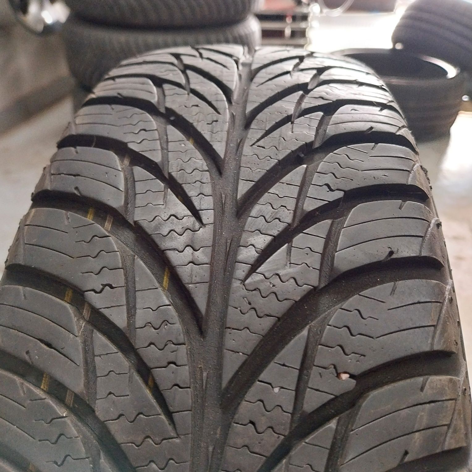 Opony Całoroczne Uniroyal 175/65R15 84T