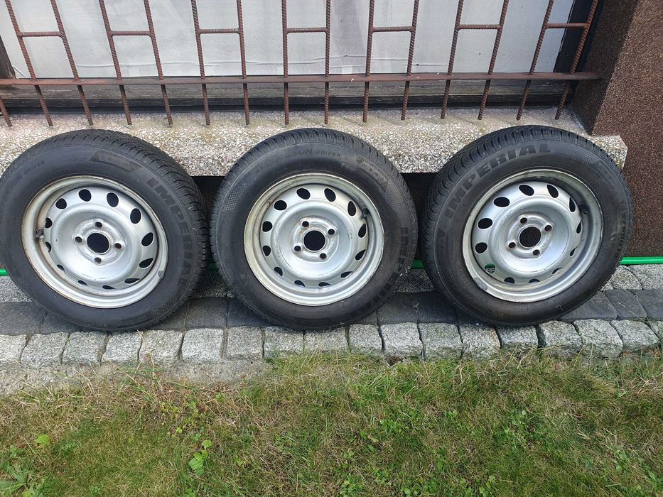 Stalowe felgi z oponami - idealne do przyczepki