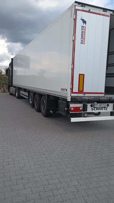 Cesja Ford f max plus naczepa schimtz